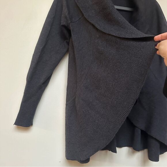 Banana Republic Extra Fine Merino Wool Size Medium Petite Ruffle Shrug Cardigan - Picture 3 of 10